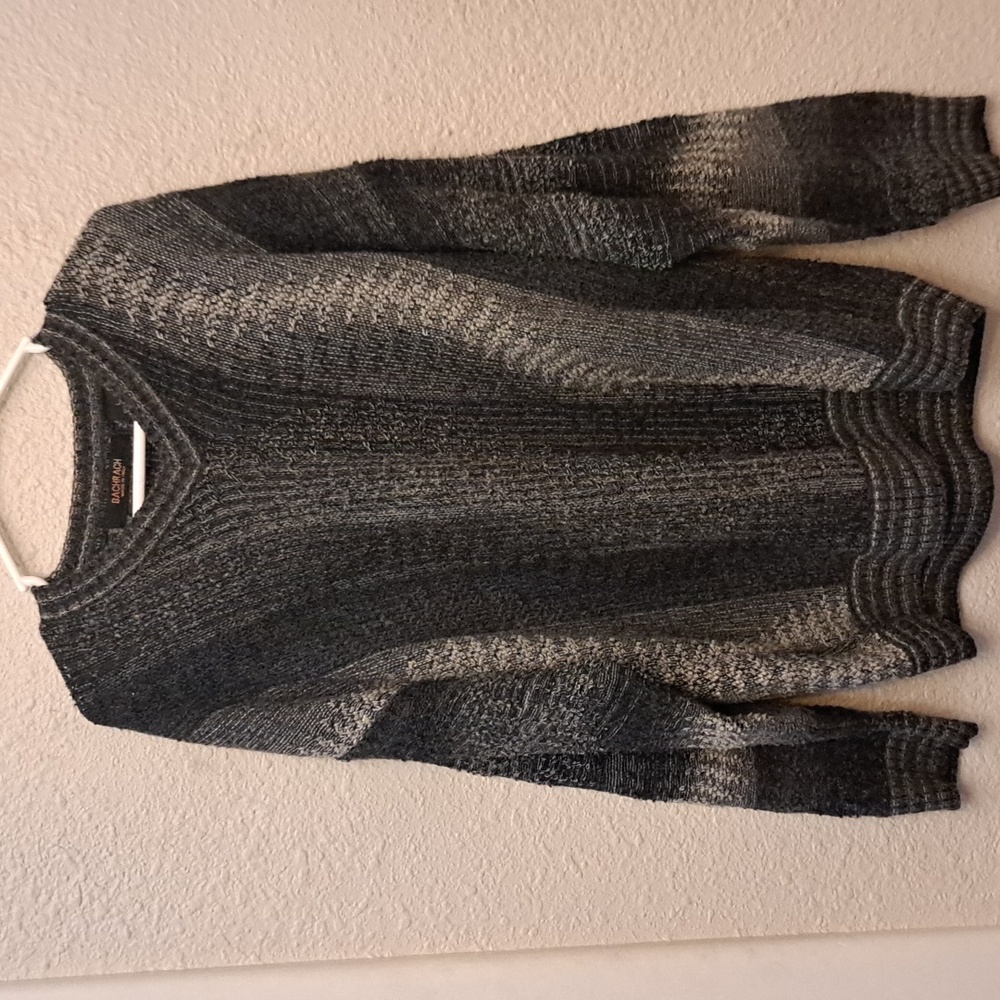 Bachrach Vintage Wool V-Neck sweater, Made In Italy. MENS size: Large